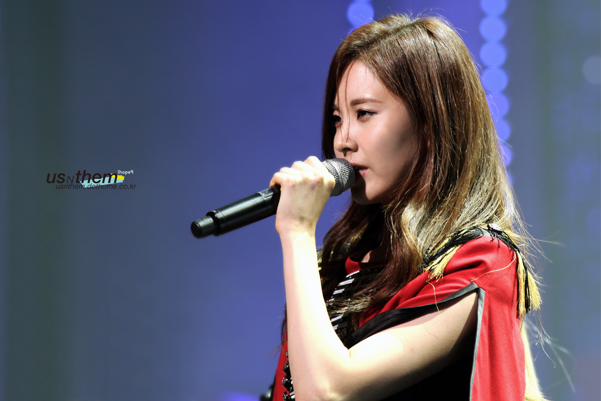 [PIC][01-09-2012]SNSD tại buổi Giao lưu và Ký tặng cho fan hâm mộ được tổ chức bởi thương hiệu "LOOK" vào chiều nay - Page 9 1519BF345043574830C779