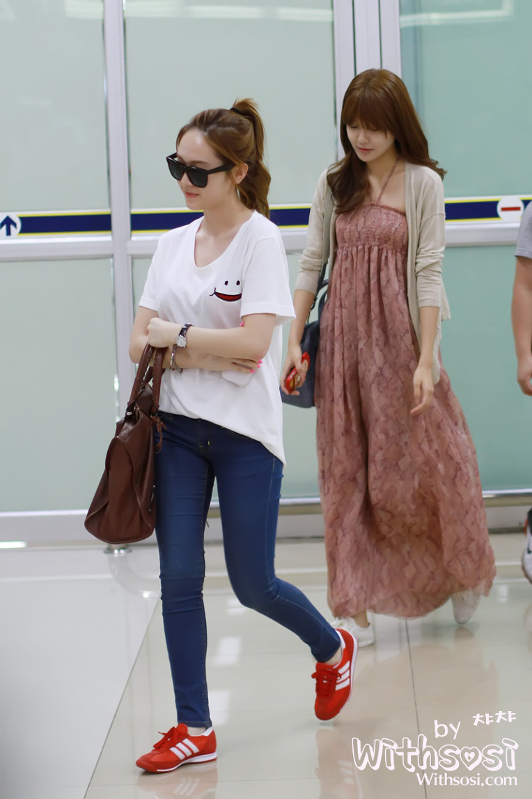 [PIC][15-08-2012]SNSD trở về Hàn Quốc vào trưa nay sau chuyến đi đến Nhật Bản quay MV cho ca khúc mới - Page 2 1202A239502B953C18A444