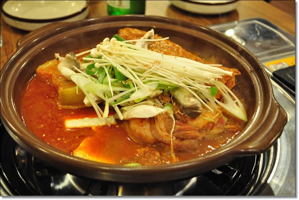 명동맛집/오모가리김치찌개★ 푹익은 묵은지 김치찜에 밥한그릇이 뚝딱~~ 김치찌개전문점