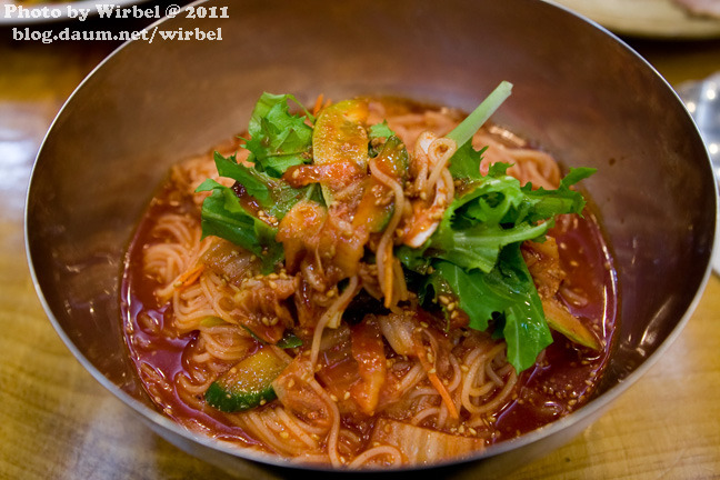 매콤한 비빔국수와 편육이 맛있는 그곳! 분당에서 이곳을 모르면 간첩!