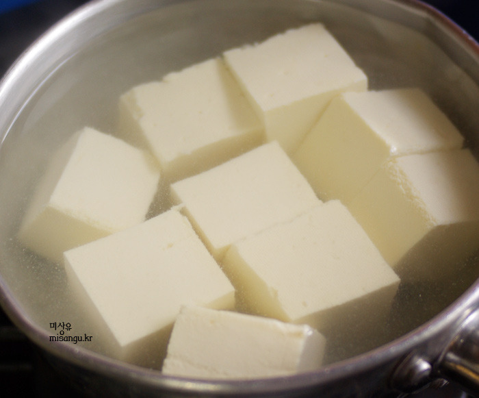 맑은 막걸리와 최고의 궁합 술안주! 두부 김치