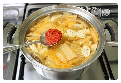 간단하게 끓이는...김치어묵 떡국.