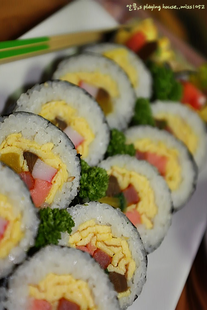 눈으로도 홀리고 맛으로도 홀려요- 봄꽃으로 둔갑한 여우 김밥