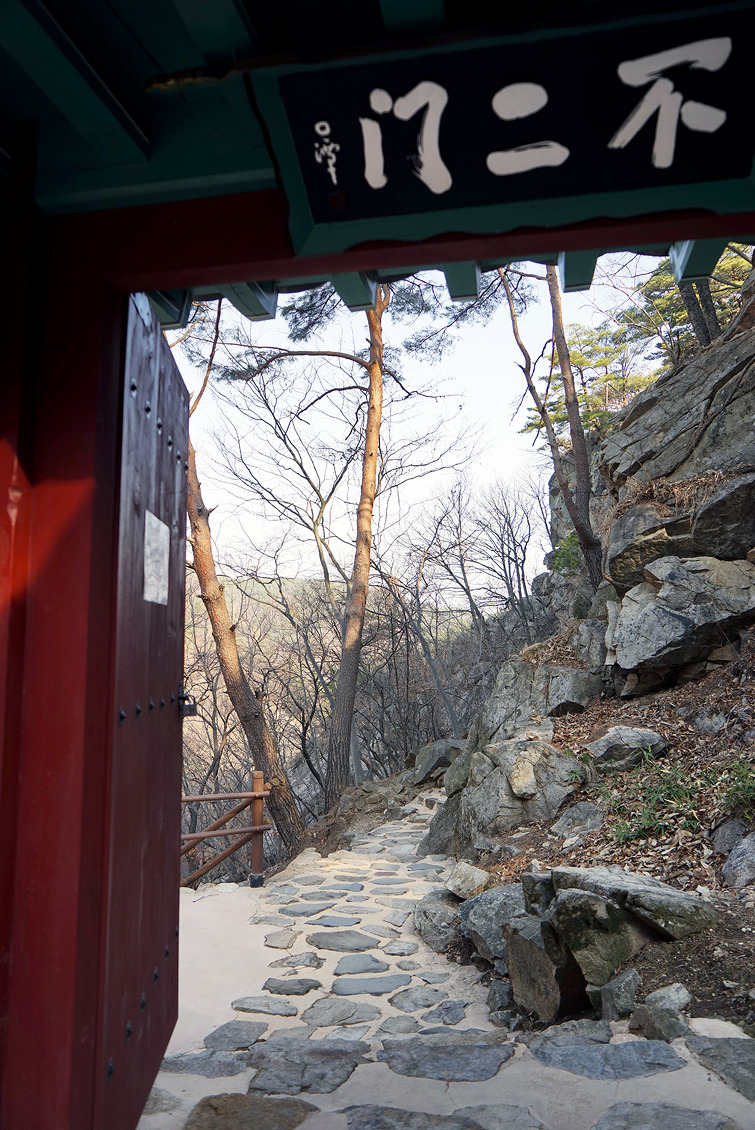 서산 용현리 마애여래삼존상
