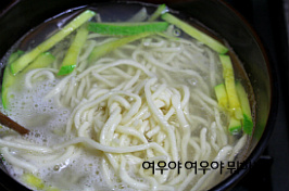 칼국수랑김치 이미지
