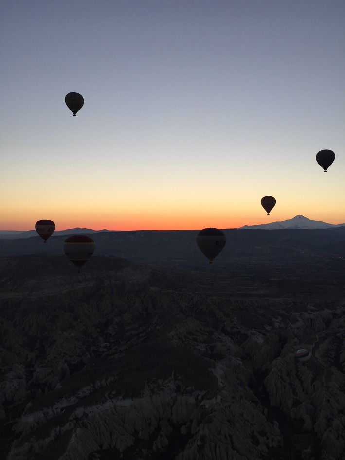 카파토키아 해돋이를 보러 열기구 타기 투어를 시작하다.(ÜRGÜP Balloons / KAPADOKYA)