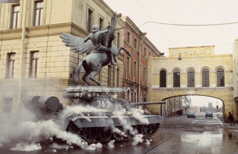 T-55 탱크 탄 러시아 표트르 대제 동상의 상트 페테르부르크 드라이빙 T-55 Tank ride Russian Peter 1 Statue driving in the Saint Petersburg