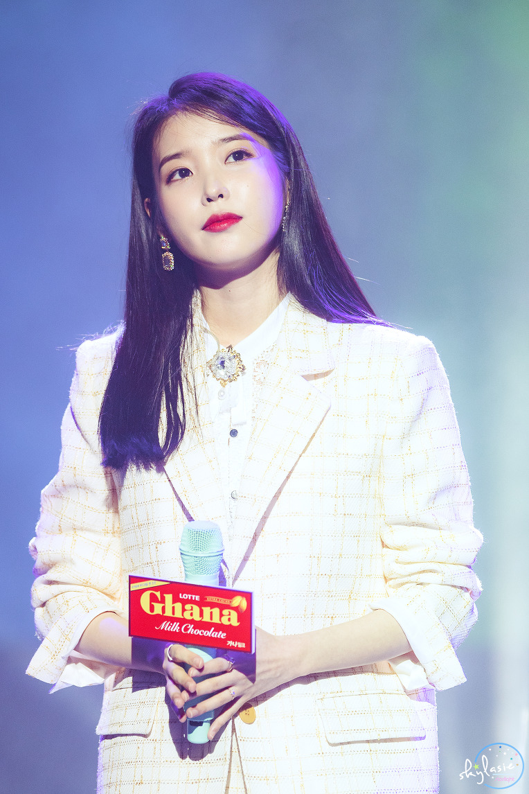 아이유 - 190302 가나 팬미팅