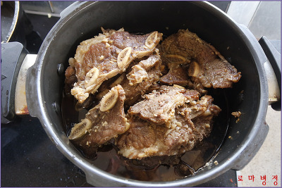 냉장고 비우기로 갈비찜에 냉이전을 부치고 달래를 무치고 장아찌도 담급니다. 