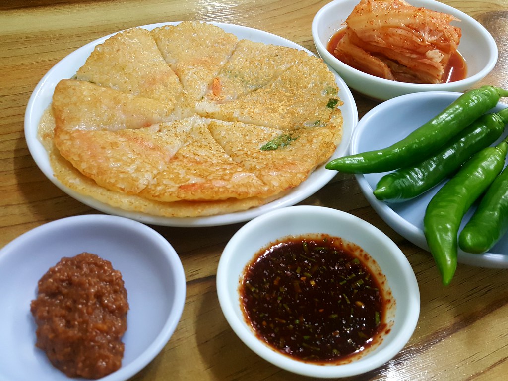 강원도 영월 맛집 특산물 칡으로 끓여내는 고씨굴 강원토속식당 칡국수 감자전 여행