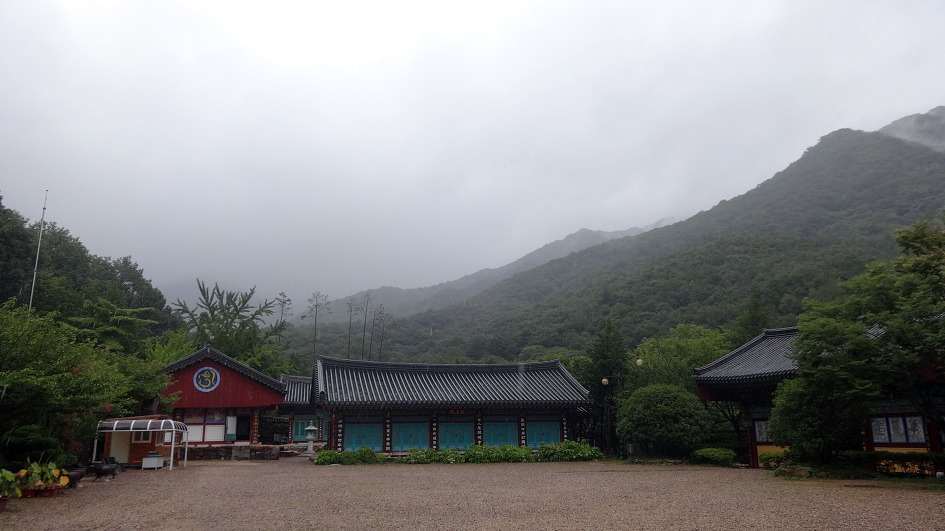 양산 신흥사에서 비오는날의 수채화 