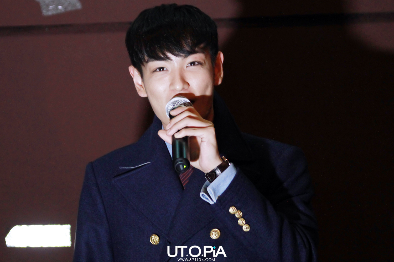 [5/11/13][Pho] TOP @  Lotte quảng bá phim 'The Commitment' (4/11/13) 241918475277F5F6294D5D